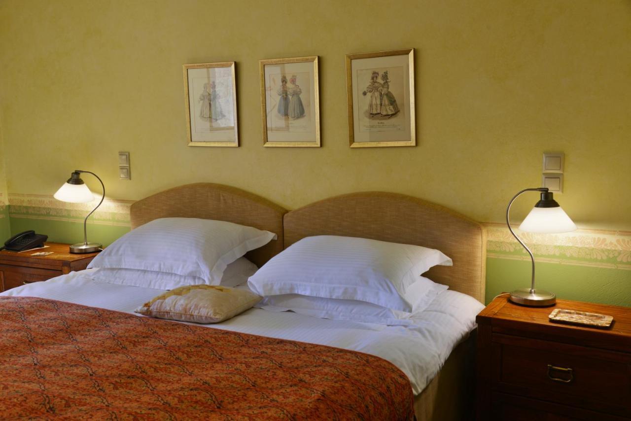 Astra Hotel Kasztaniá Kültér fotó